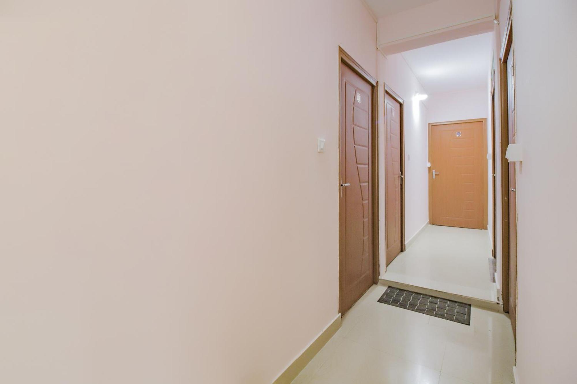 Oyo 79181 Sri Dhanalakshmi Boarding & Lodging Bangalore Exterior foto